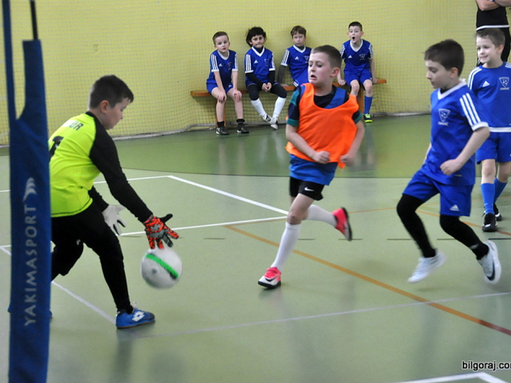 Sportowe zmagania małych piłkarzy (FOTO)