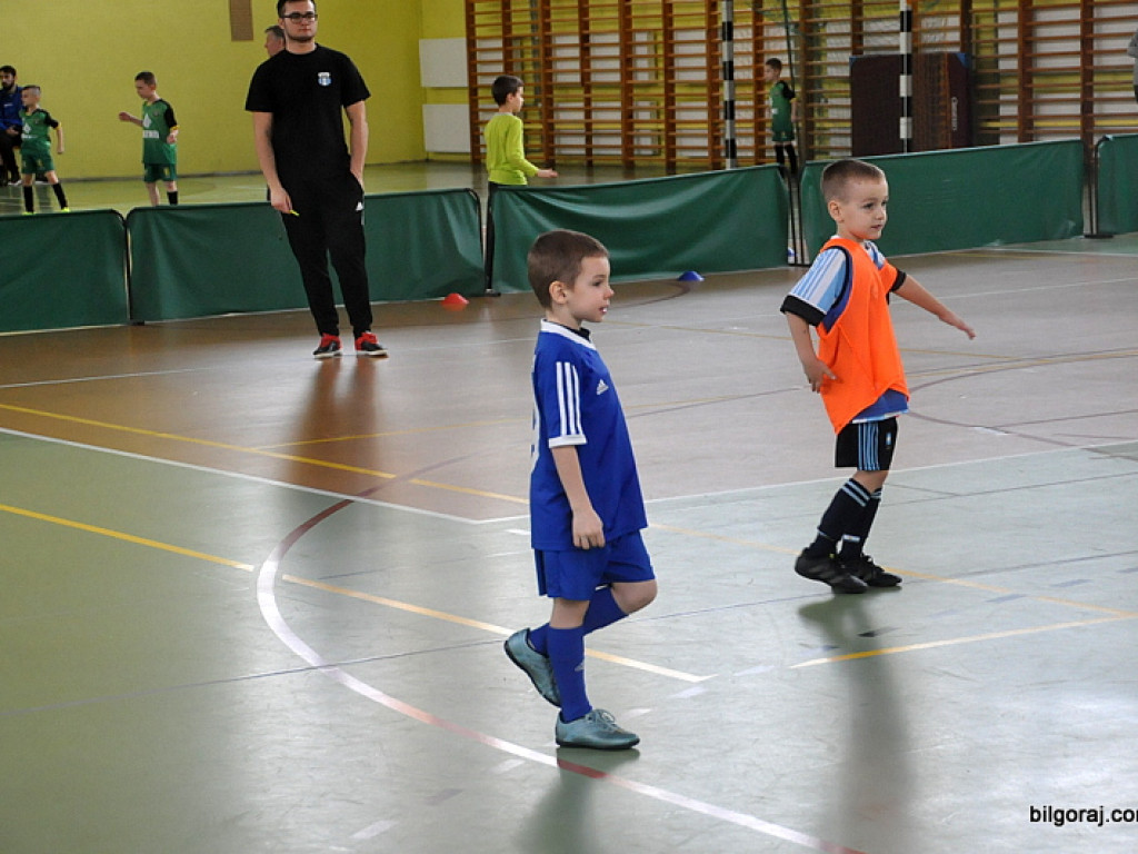 Sportowe zmagania małych piłkarzy (FOTO)