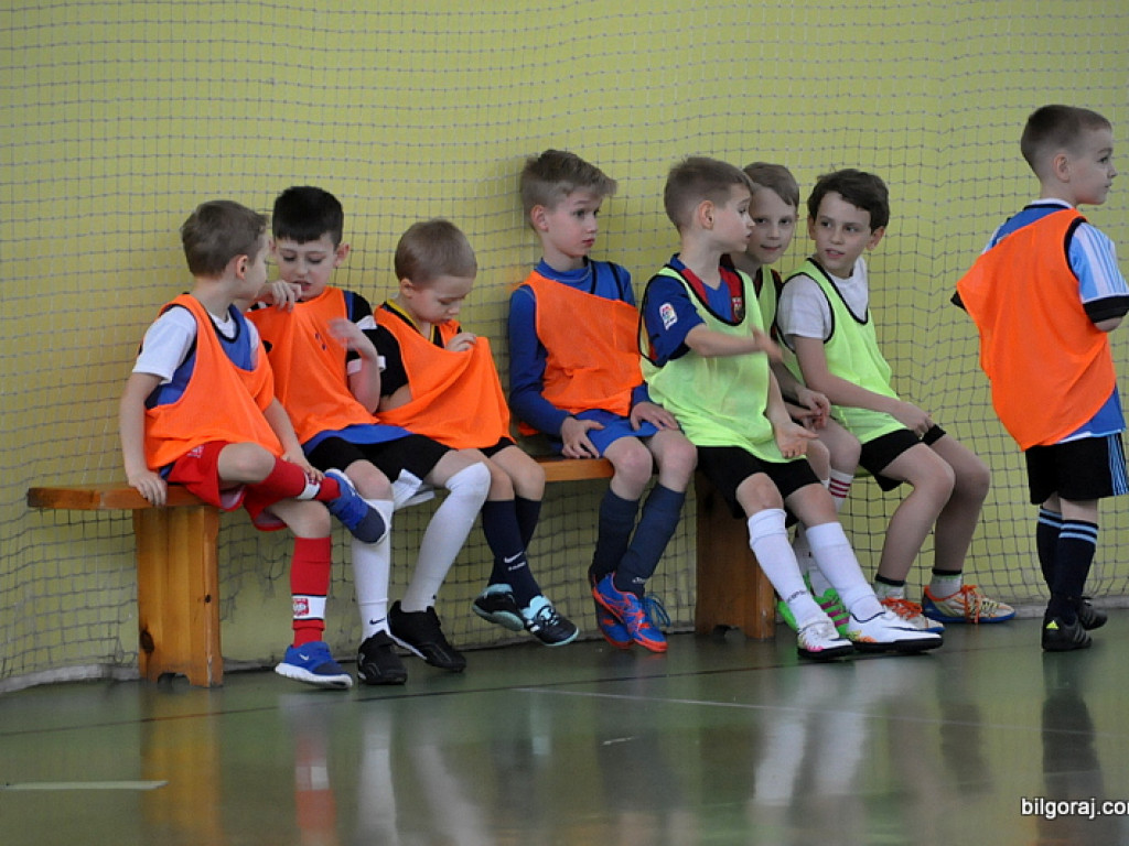 Sportowe zmagania małych piłkarzy (FOTO)