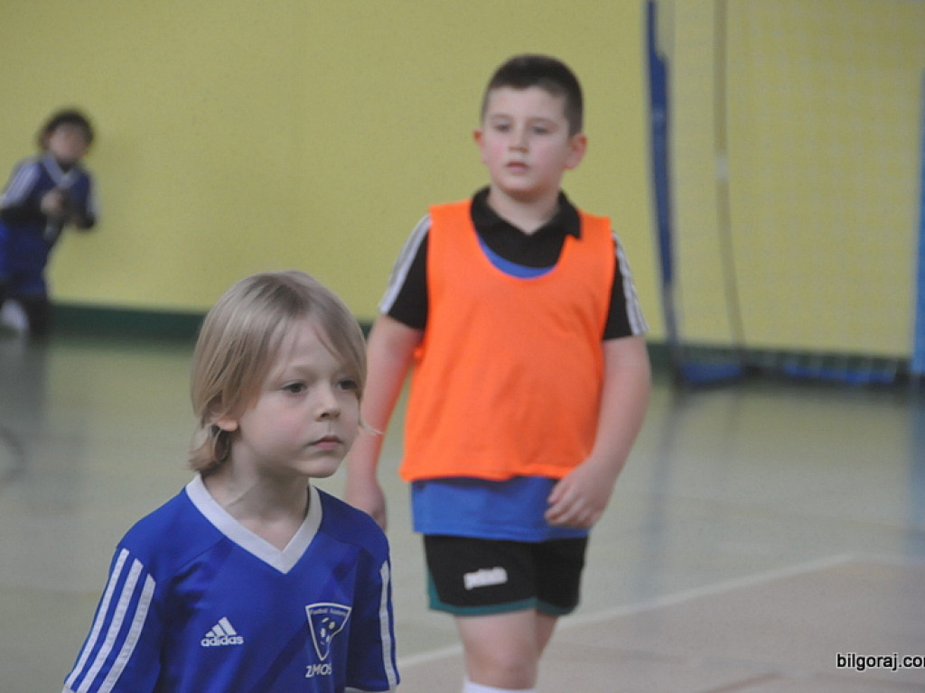 Sportowe zmagania małych piłkarzy (FOTO)