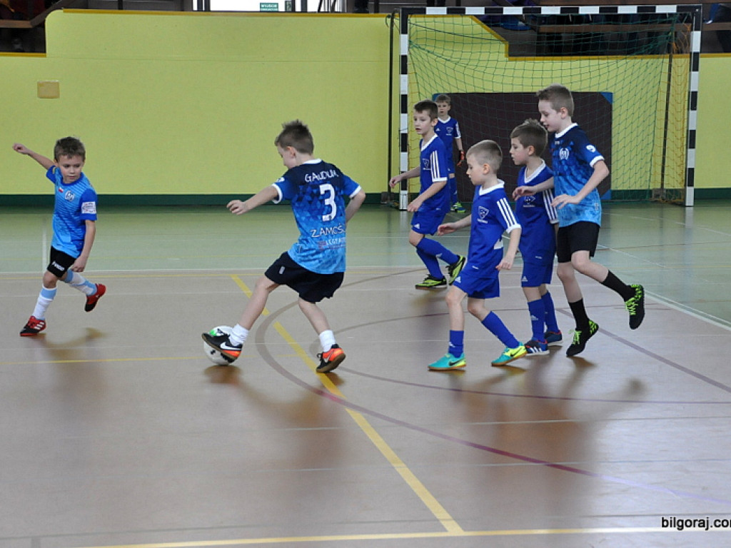 Sportowe zmagania małych piłkarzy (FOTO)