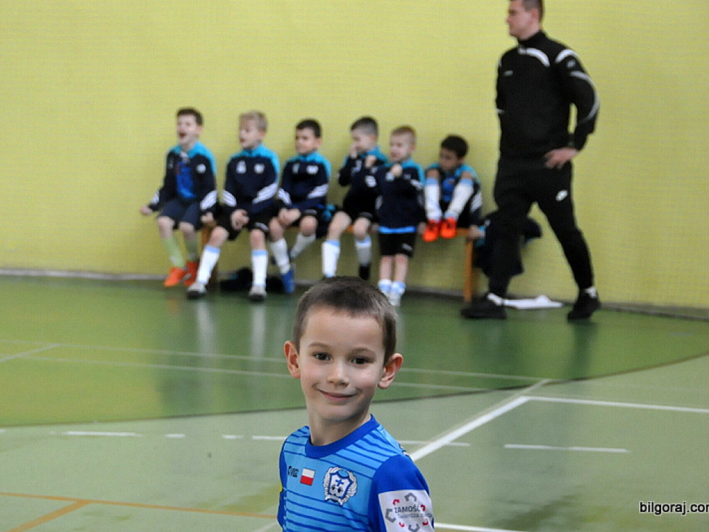 Sportowe zmagania małych piłkarzy (FOTO)