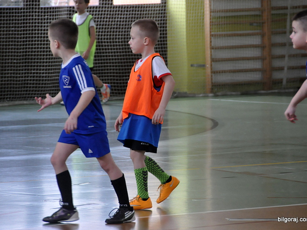 Sportowe zmagania małych piłkarzy (FOTO)