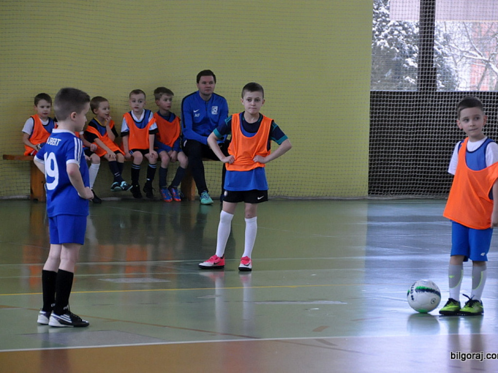 Sportowe zmagania małych piłkarzy (FOTO)