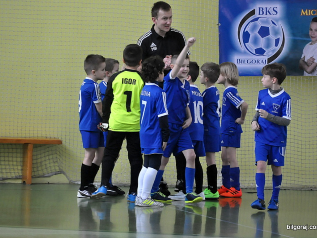 Sportowe zmagania małych piłkarzy (FOTO)