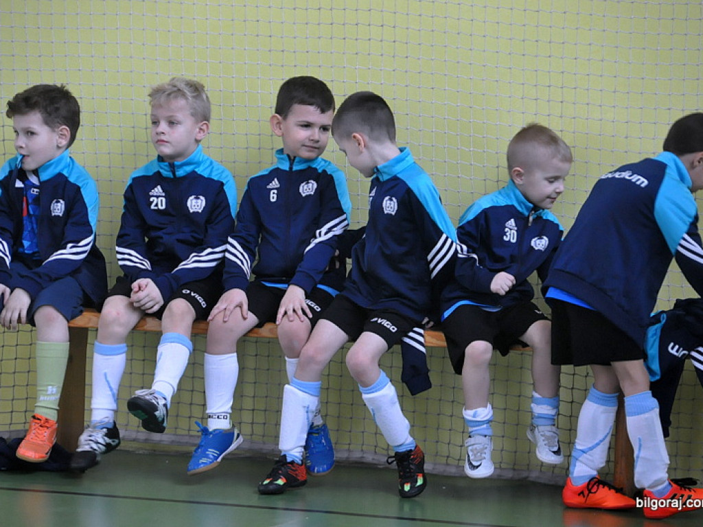 Sportowe zmagania małych piłkarzy (FOTO)