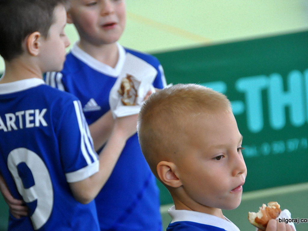 Sportowe zmagania małych piłkarzy (FOTO)