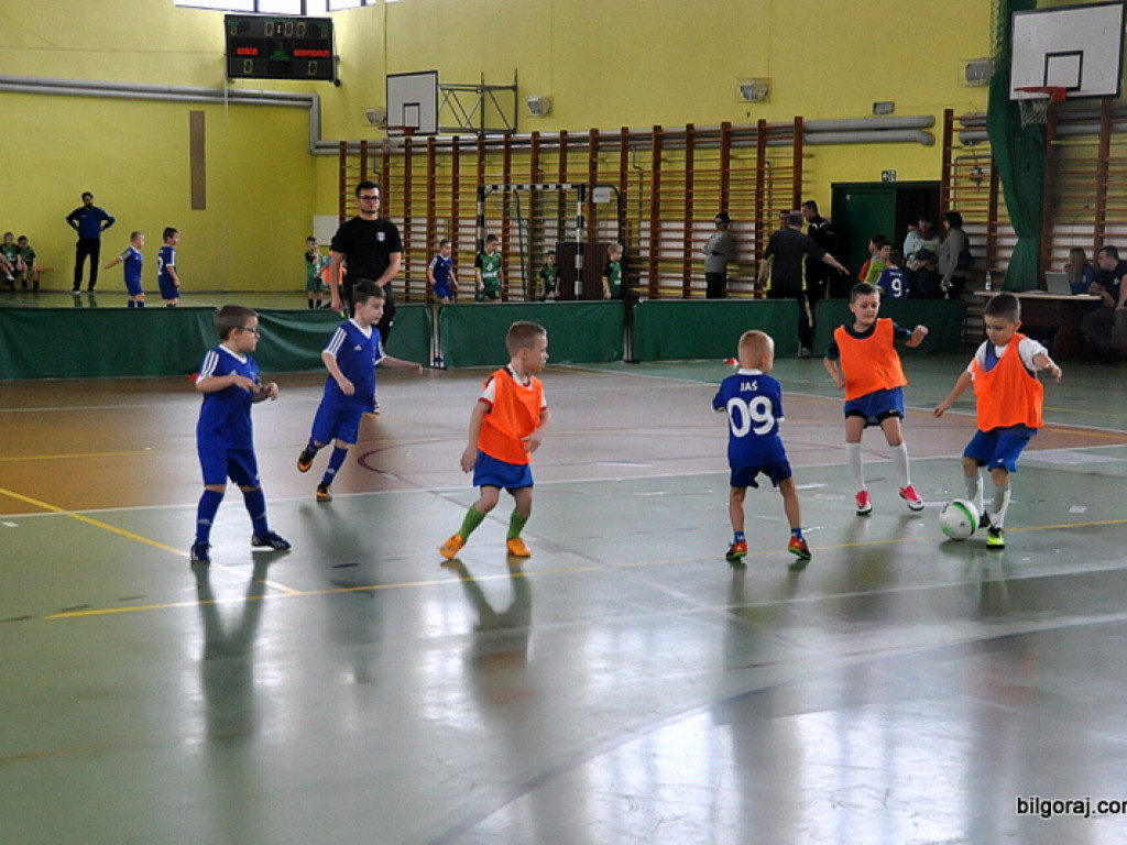 Sportowe zmagania małych piłkarzy (FOTO)