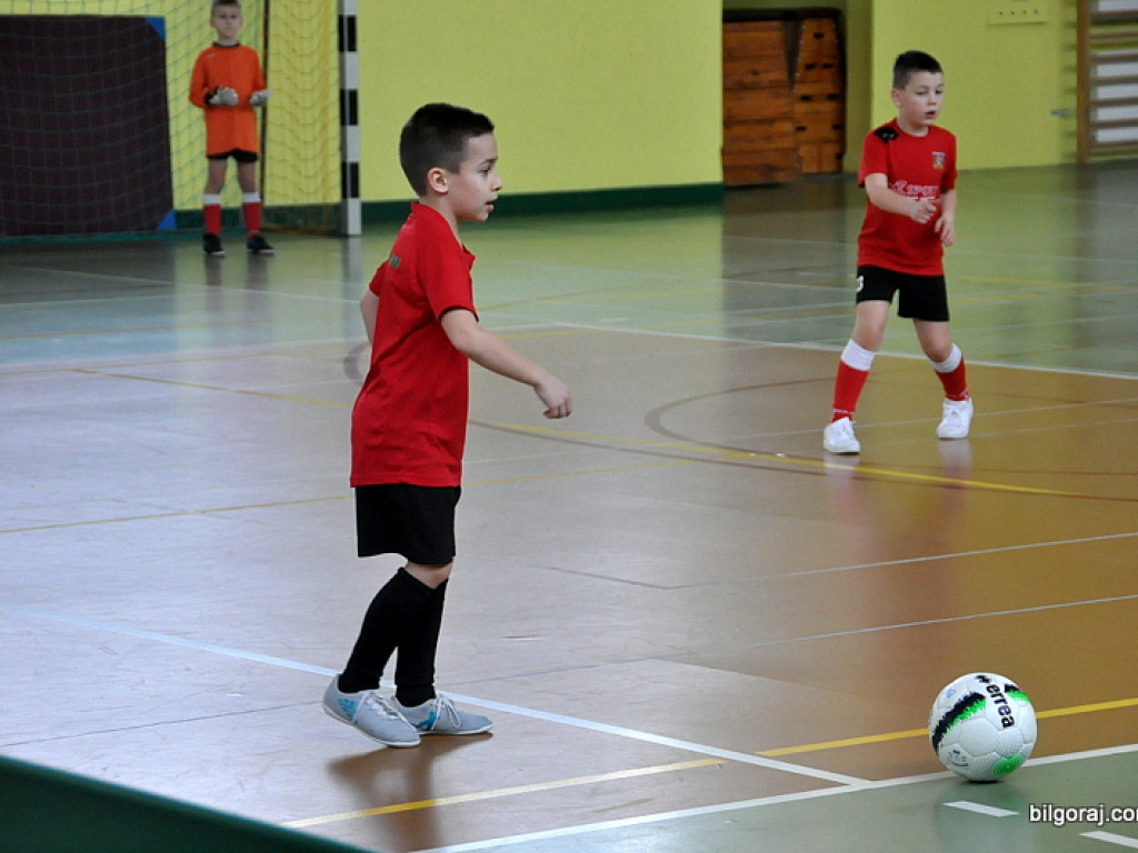 Sportowe zmagania małych piłkarzy (FOTO)