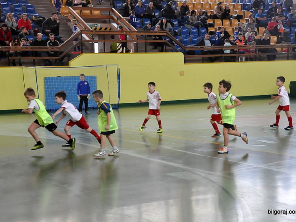 Sportowe zmagania małych piłkarzy (FOTO)