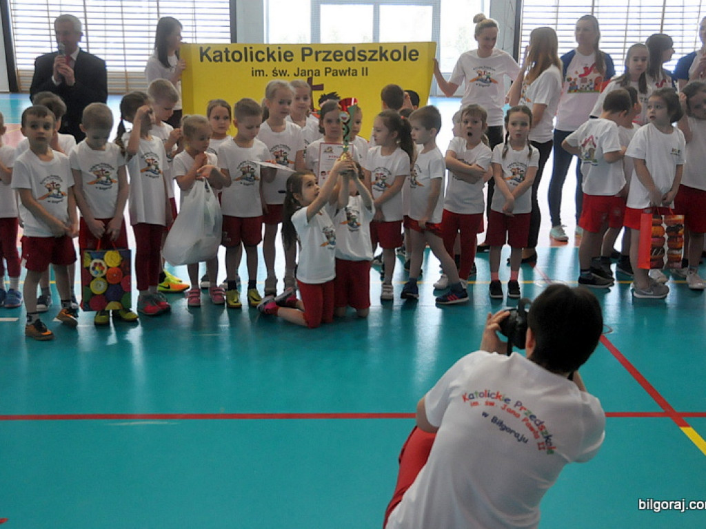 Przedszkolaki powitały wiosnę... na sportowo (FOTO)