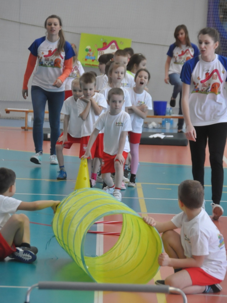 Przedszkolaki powitały wiosnę... na sportowo (FOTO)