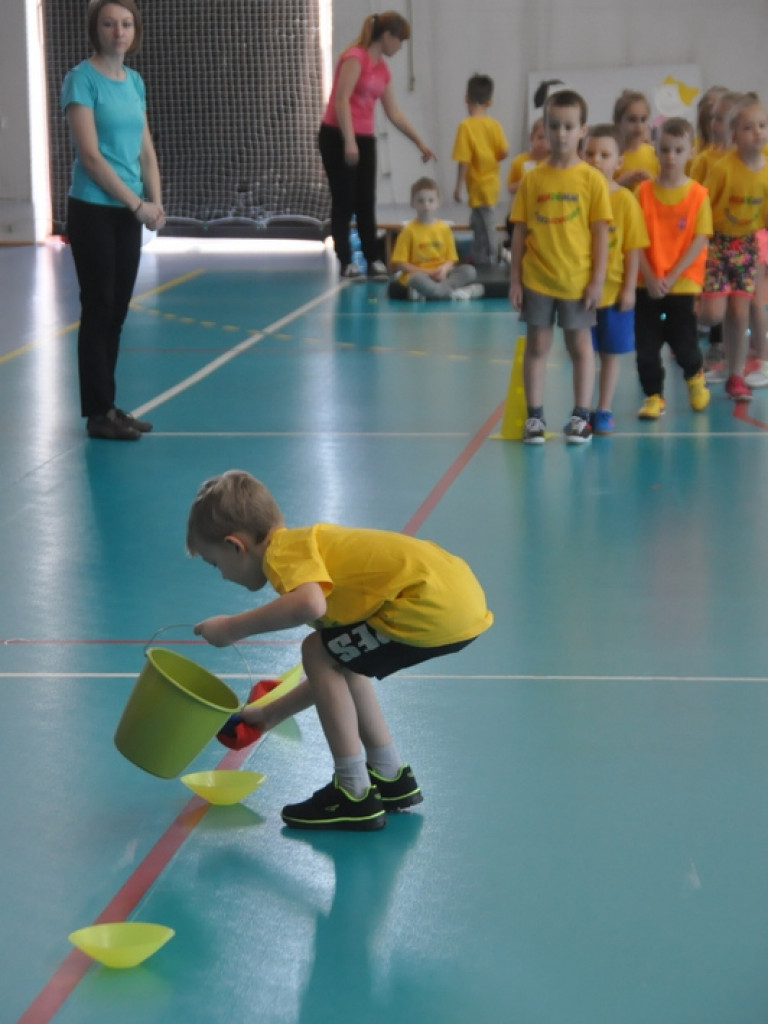 Przedszkolaki powitały wiosnę... na sportowo (FOTO)