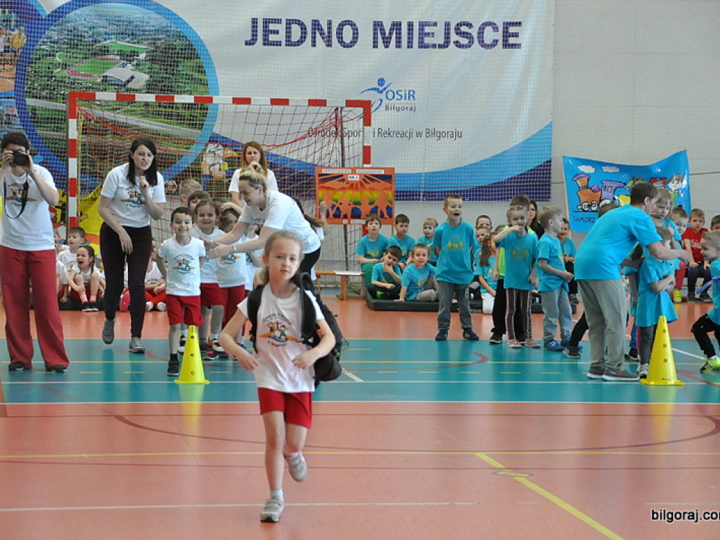 Przedszkolaki powitały wiosnę... na sportowo (FOTO)