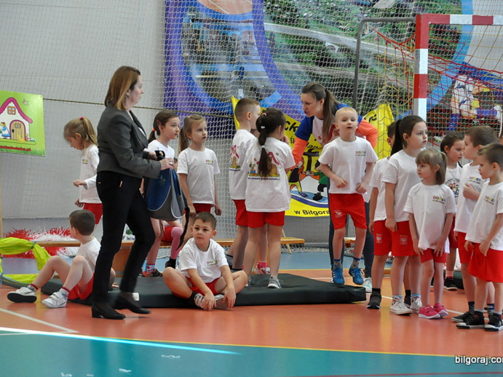 Przedszkolaki powitały wiosnę... na sportowo (FOTO)
