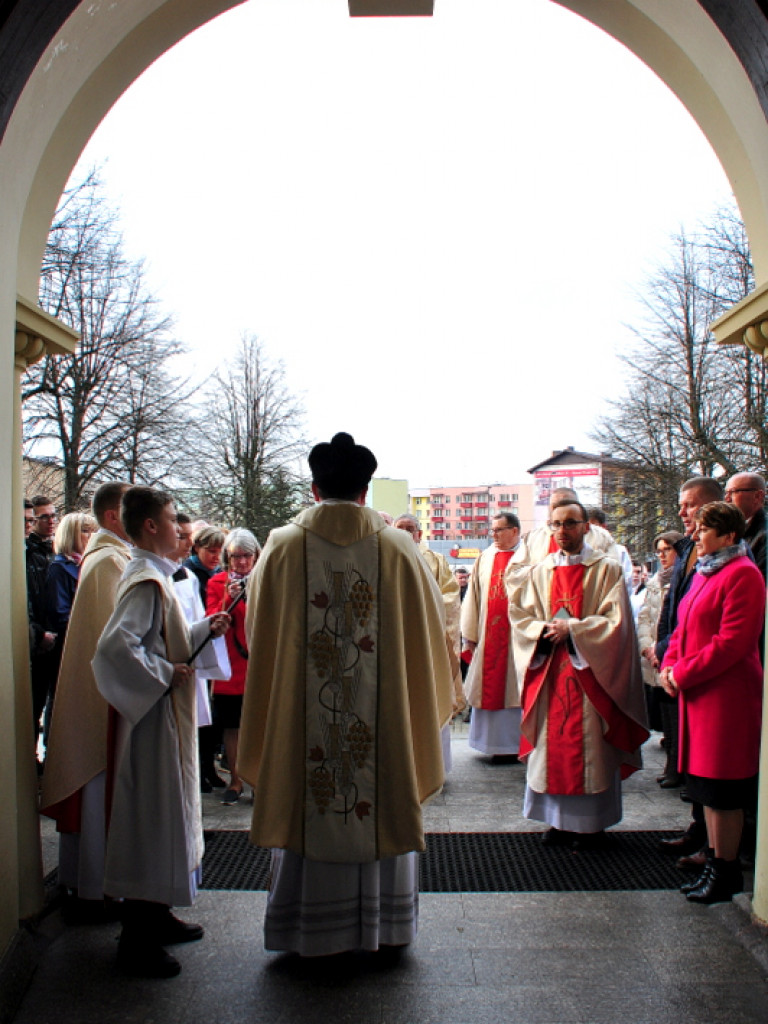 Nie ma Go tu, a jednak Obecny! Wielka Sobota (FOTO)