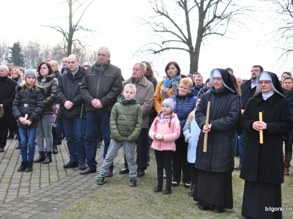 Nie ma Go tu, a jednak Obecny! Wielka Sobota (FOTO)