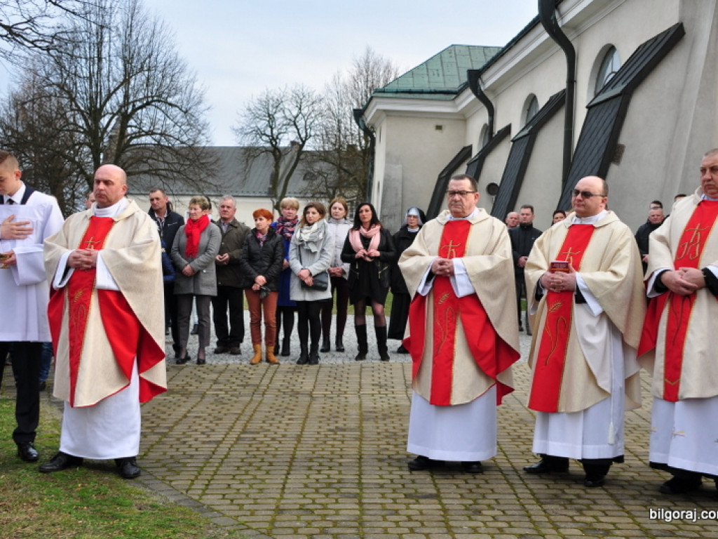 Nie ma Go tu, a jednak Obecny! Wielka Sobota (FOTO)