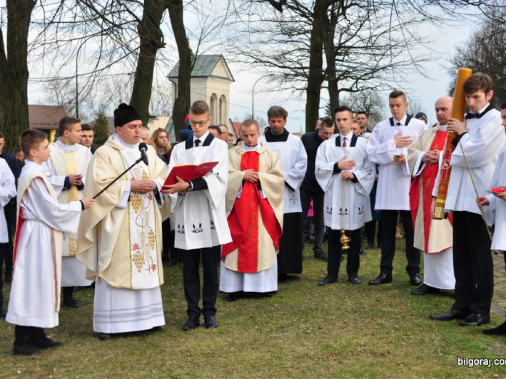 Nie ma Go tu, a jednak Obecny! Wielka Sobota (FOTO)