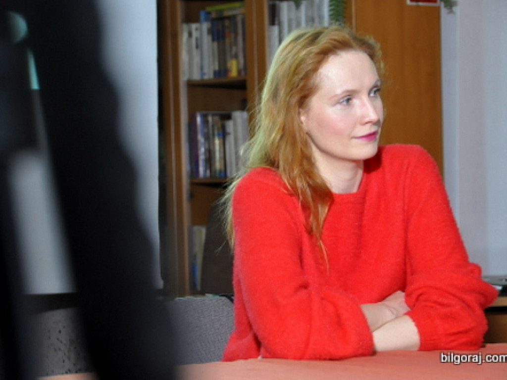 Magdalena Różańska na spotkaniu z uczniami swej byłej szkoły