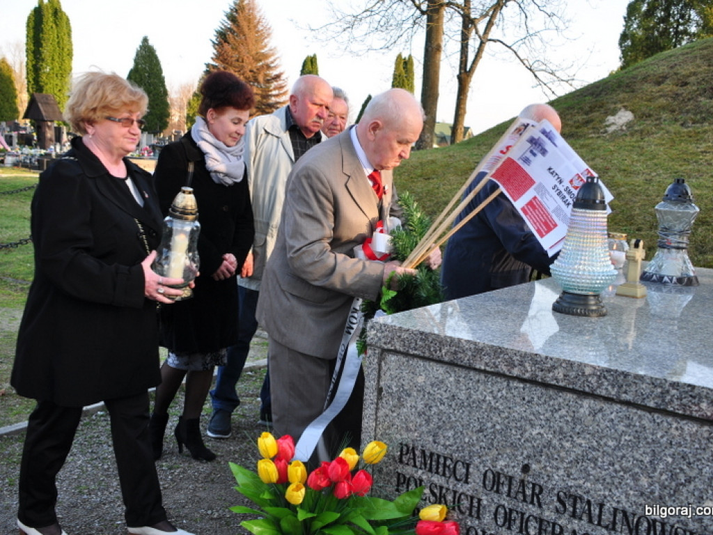 Biłgoraj pamięta o ofiarach zbrodni katyńskiej i ofiarach katastrofy Smoleńskiej (FOTO)