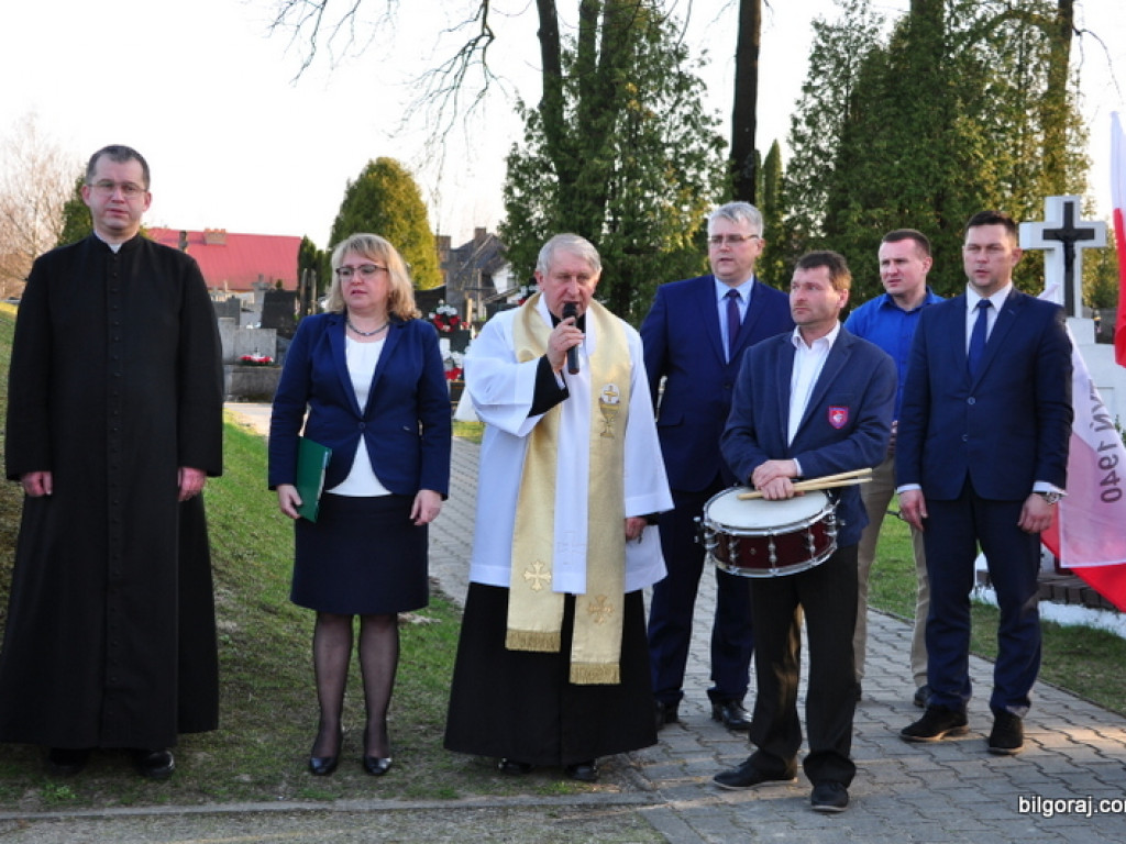 Biłgoraj pamięta o ofiarach zbrodni katyńskiej i ofiarach katastrofy Smoleńskiej (FOTO)