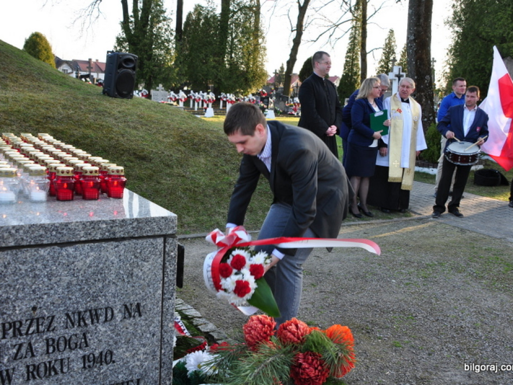 Biłgoraj pamięta o ofiarach zbrodni katyńskiej i ofiarach katastrofy Smoleńskiej (FOTO)