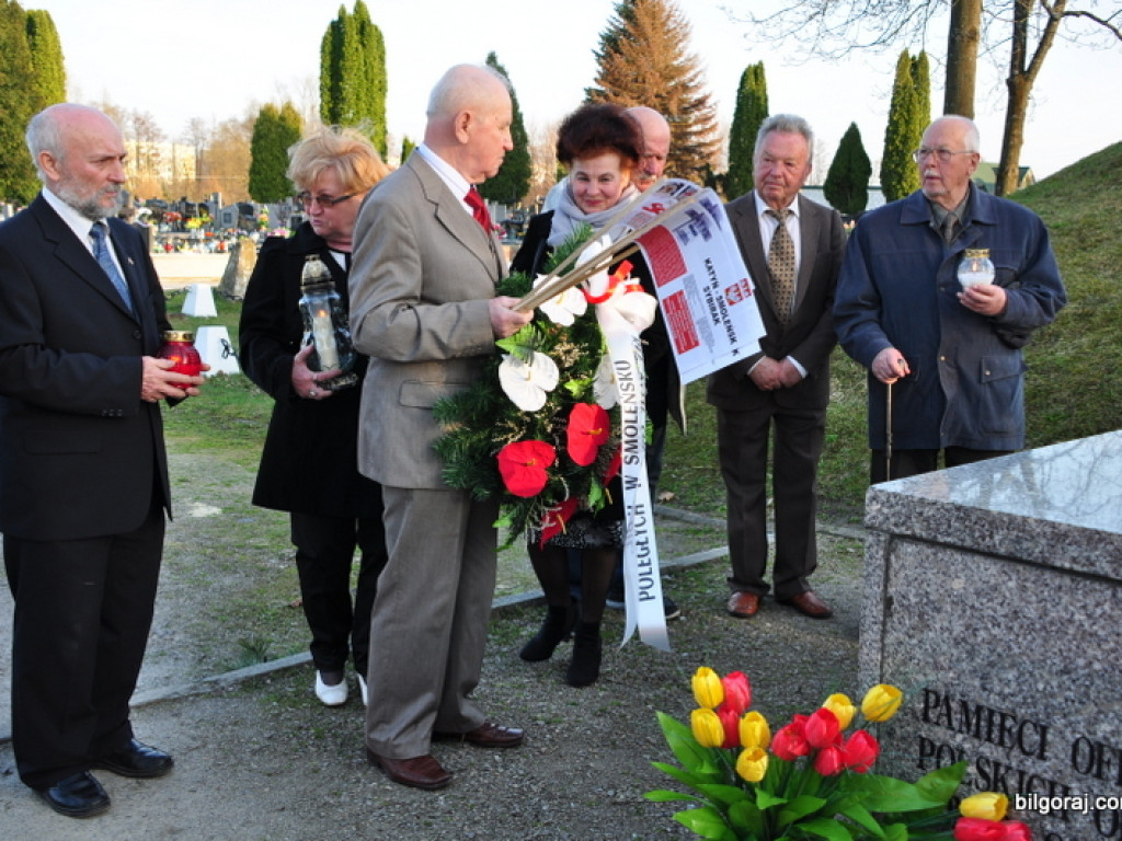 Biłgoraj pamięta o ofiarach zbrodni katyńskiej i ofiarach katastrofy Smoleńskiej (FOTO)