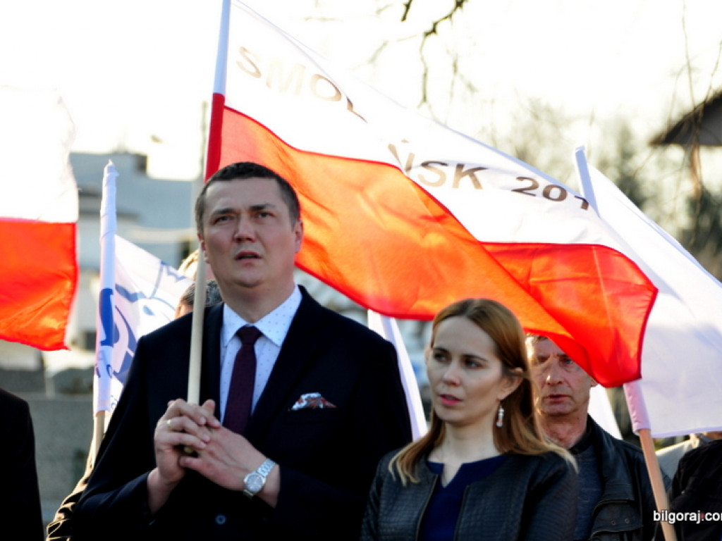 Biłgoraj pamięta o ofiarach zbrodni katyńskiej i ofiarach katastrofy Smoleńskiej (FOTO)