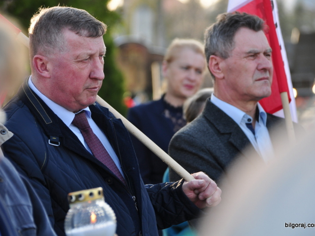 Biłgoraj pamięta o ofiarach zbrodni katyńskiej i ofiarach katastrofy Smoleńskiej (FOTO)