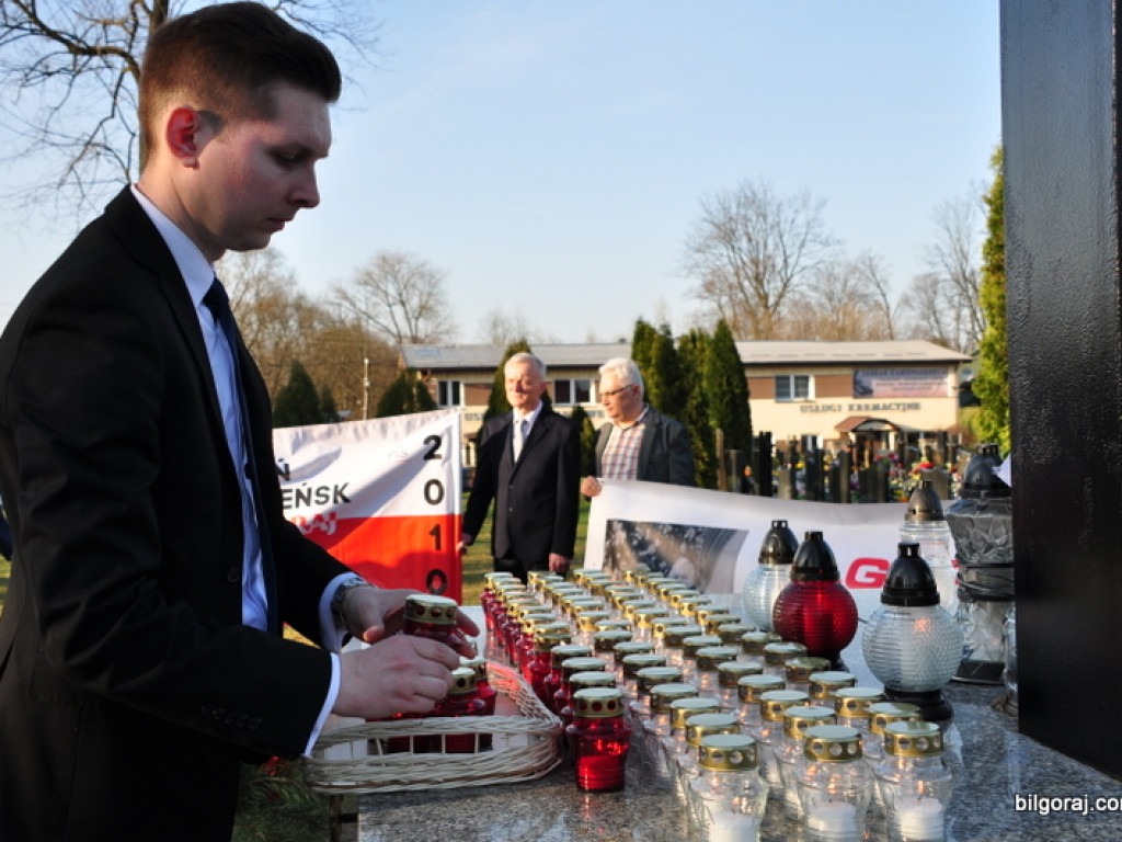 Biłgoraj pamięta o ofiarach zbrodni katyńskiej i ofiarach katastrofy Smoleńskiej (FOTO)