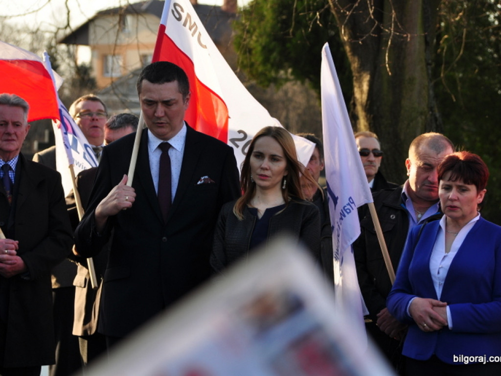 Biłgoraj pamięta o ofiarach zbrodni katyńskiej i ofiarach katastrofy Smoleńskiej (FOTO)