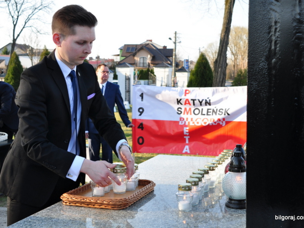 Biłgoraj pamięta o ofiarach zbrodni katyńskiej i ofiarach katastrofy Smoleńskiej (FOTO)