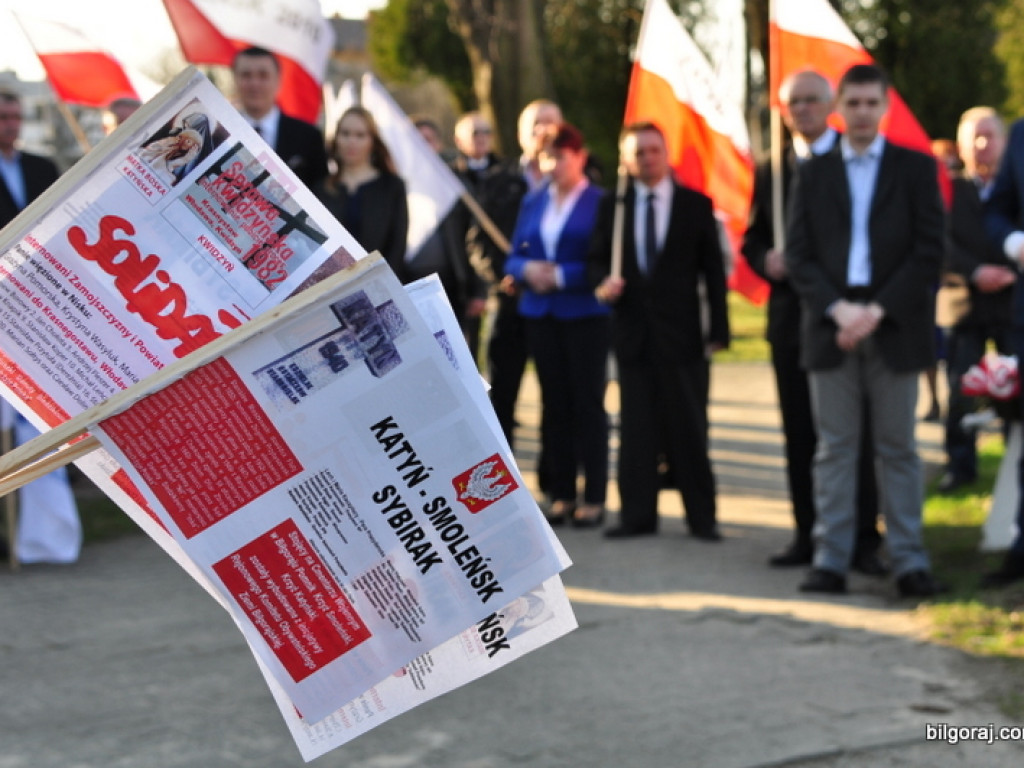 Biłgoraj pamięta o ofiarach zbrodni katyńskiej i ofiarach katastrofy Smoleńskiej (FOTO)