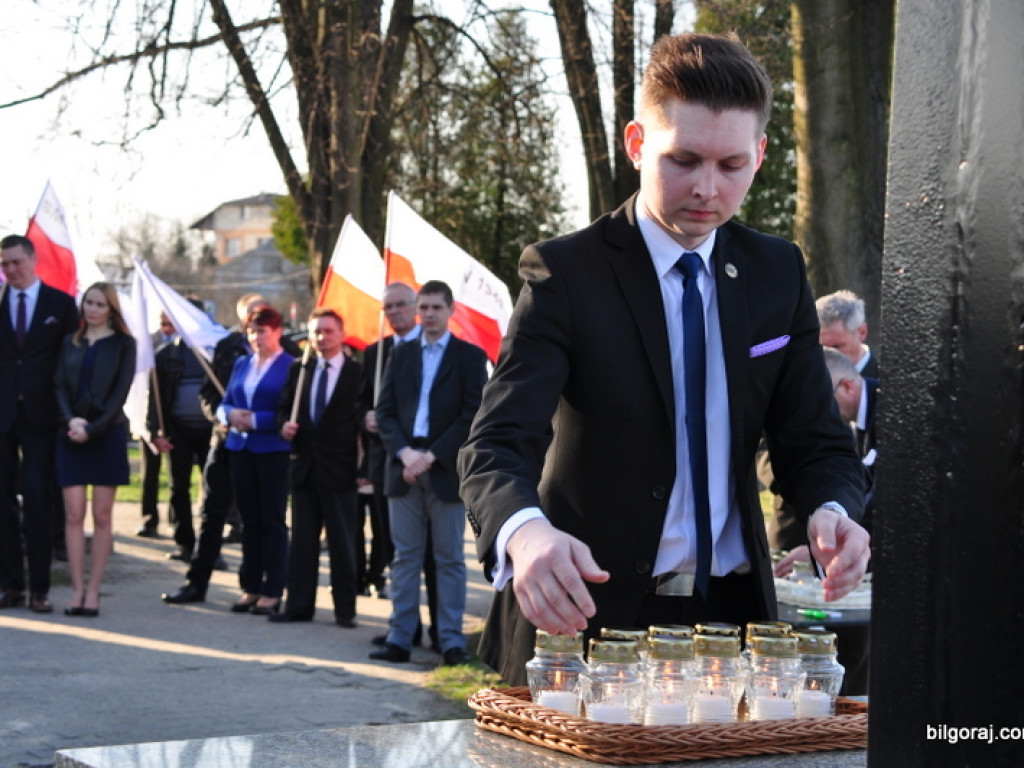 Biłgoraj pamięta o ofiarach zbrodni katyńskiej i ofiarach katastrofy Smoleńskiej (FOTO)
