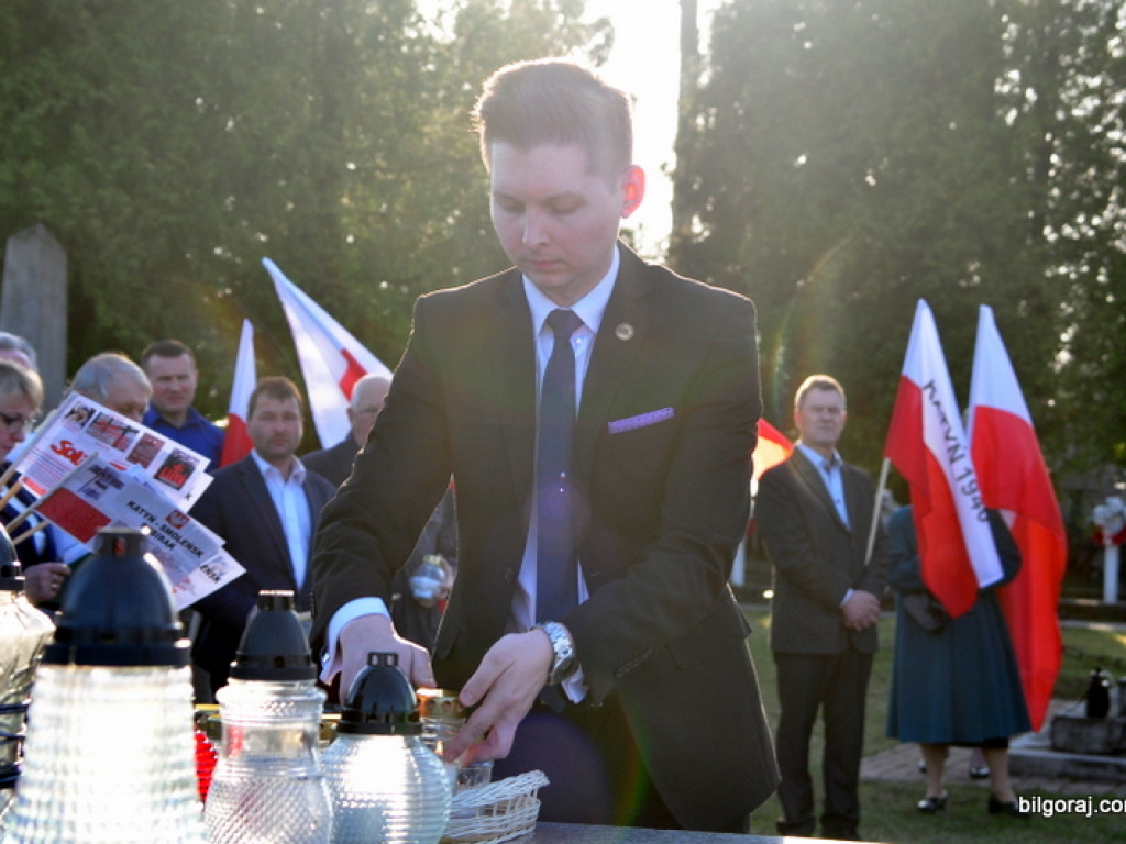 Biłgoraj pamięta o ofiarach zbrodni katyńskiej i ofiarach katastrofy Smoleńskiej (FOTO)