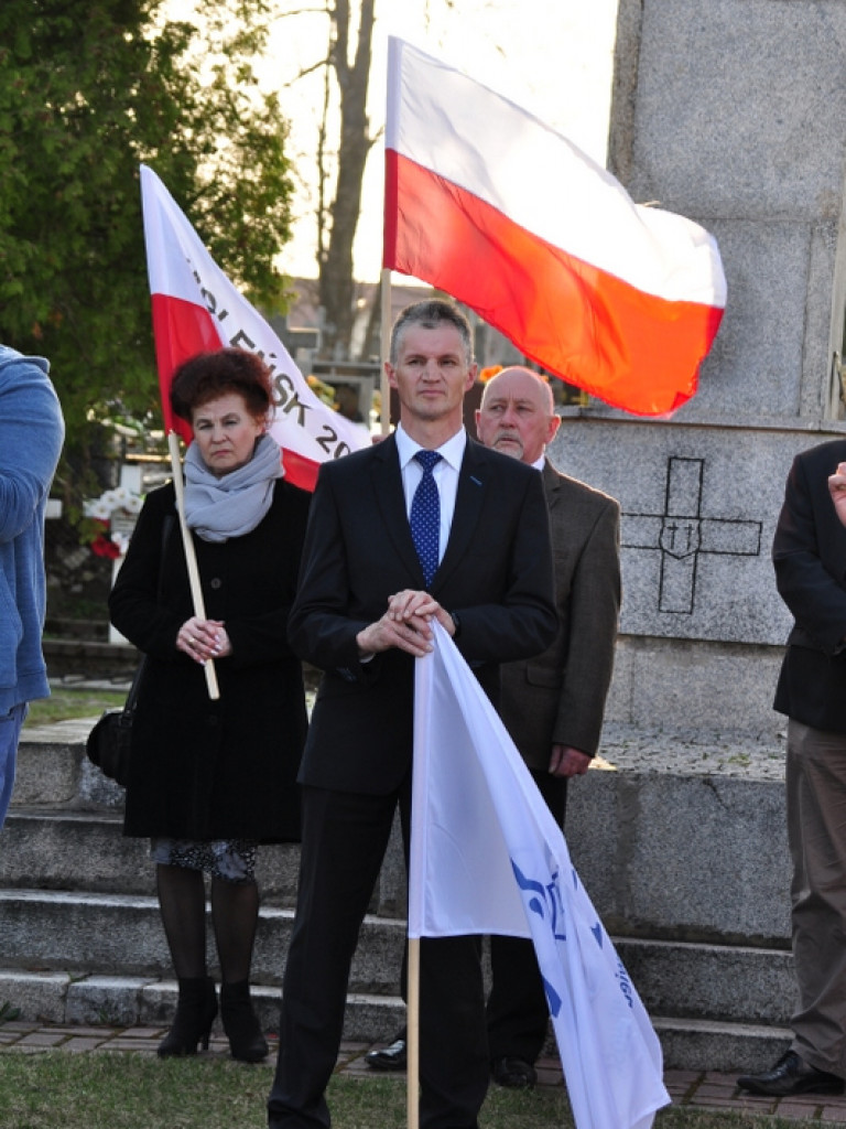 Biłgoraj pamięta o ofiarach zbrodni katyńskiej i ofiarach katastrofy Smoleńskiej (FOTO)