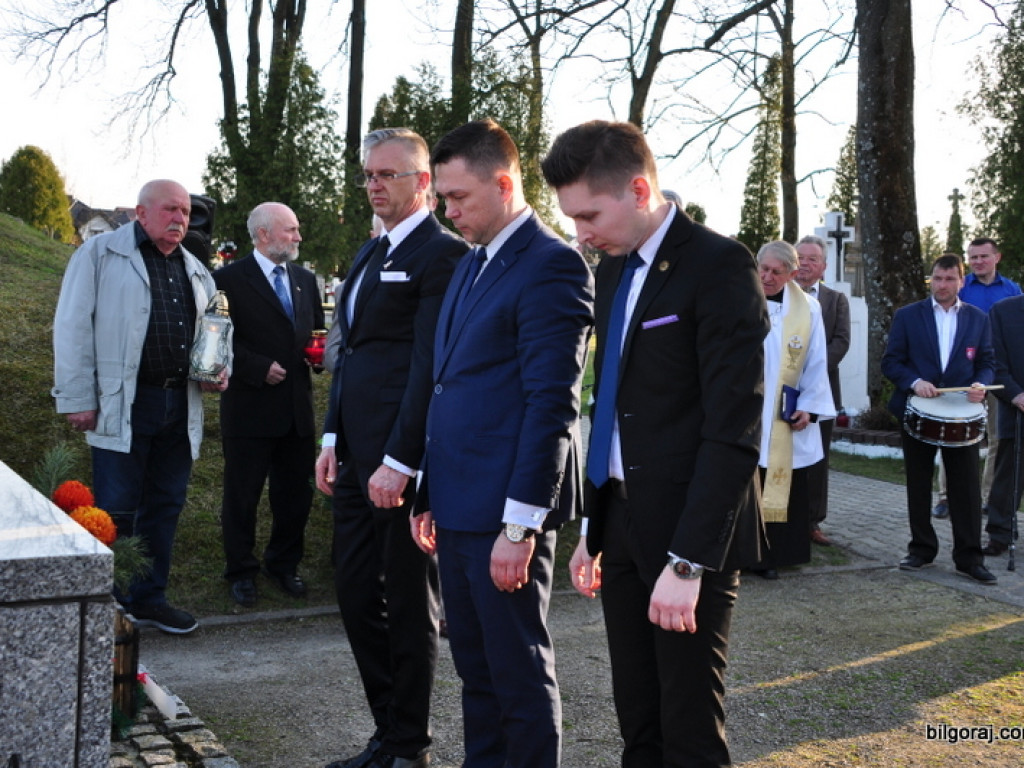 Biłgoraj pamięta o ofiarach zbrodni katyńskiej i ofiarach katastrofy Smoleńskiej (FOTO)