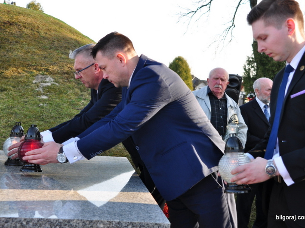 Biłgoraj pamięta o ofiarach zbrodni katyńskiej i ofiarach katastrofy Smoleńskiej (FOTO)