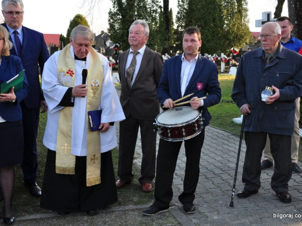 Biłgoraj pamięta o ofiarach zbrodni katyńskiej i ofiarach katastrofy Smoleńskiej (FOTO)