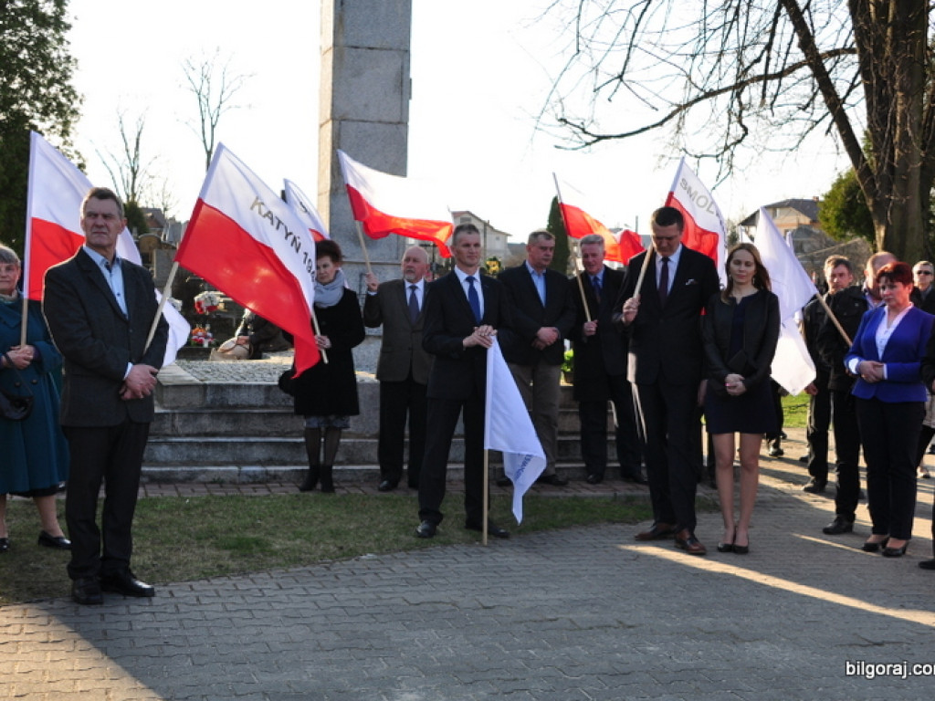 Biłgoraj pamięta o ofiarach zbrodni katyńskiej i ofiarach katastrofy Smoleńskiej (FOTO)