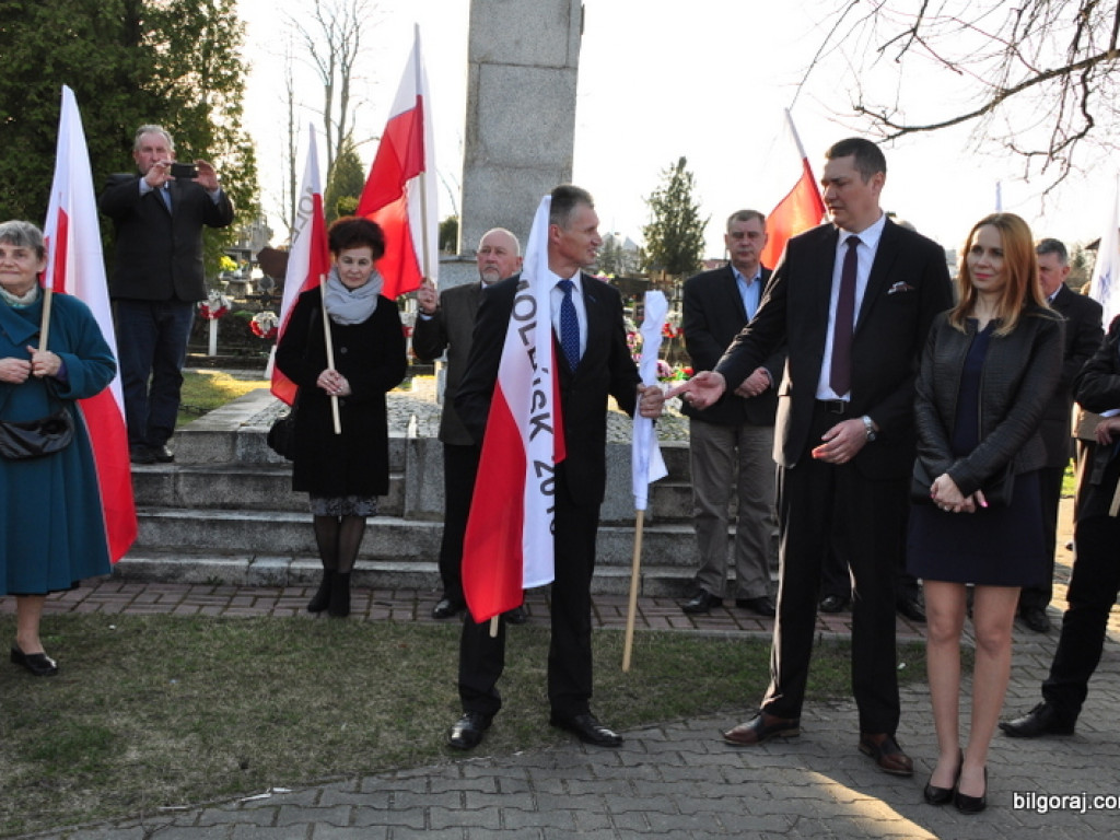 Biłgoraj pamięta o ofiarach zbrodni katyńskiej i ofiarach katastrofy Smoleńskiej (FOTO)
