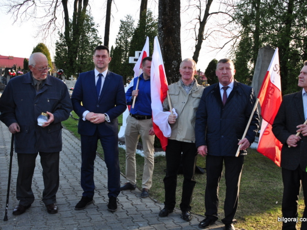 Biłgoraj pamięta o ofiarach zbrodni katyńskiej i ofiarach katastrofy Smoleńskiej (FOTO)
