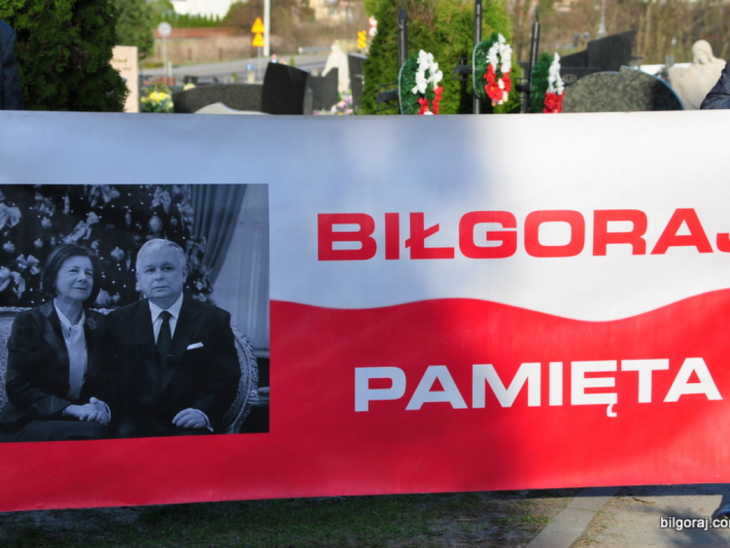 Biłgoraj pamięta o ofiarach zbrodni katyńskiej i ofiarach katastrofy Smoleńskiej (FOTO)