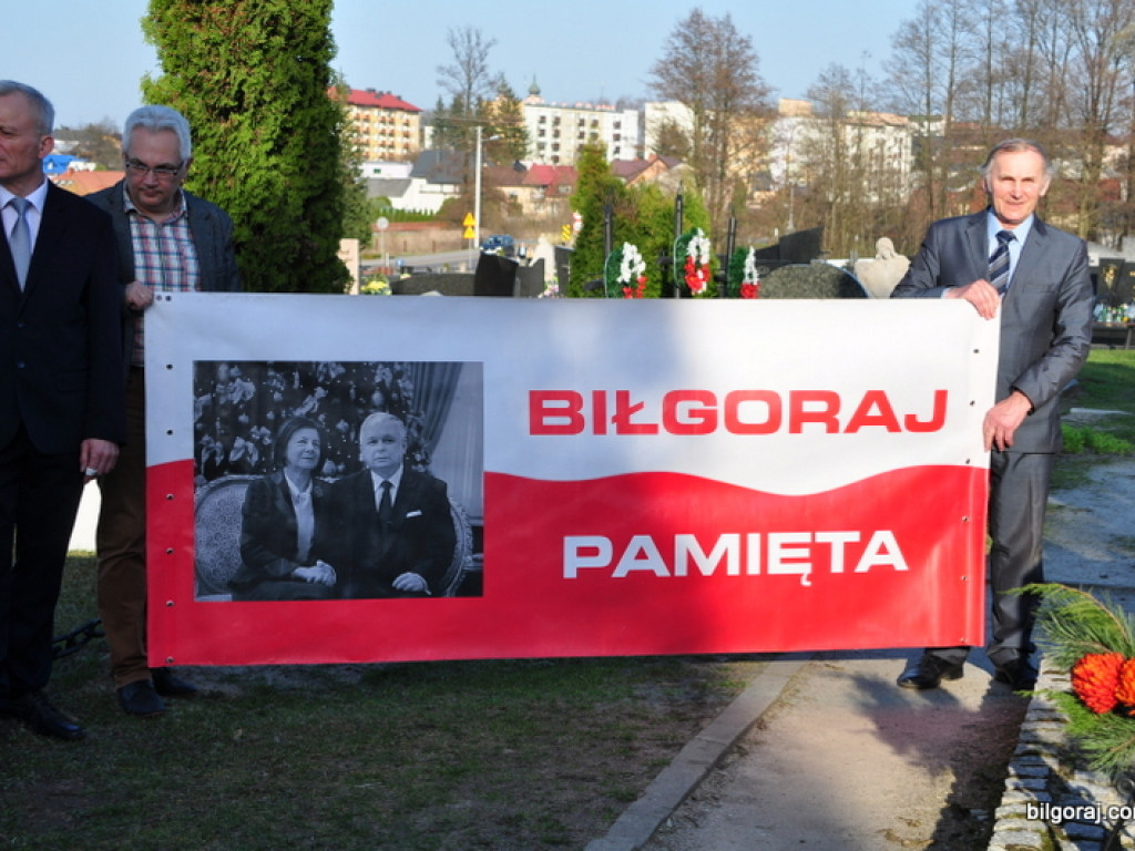 Biłgoraj pamięta o ofiarach zbrodni katyńskiej i ofiarach katastrofy Smoleńskiej (FOTO)
