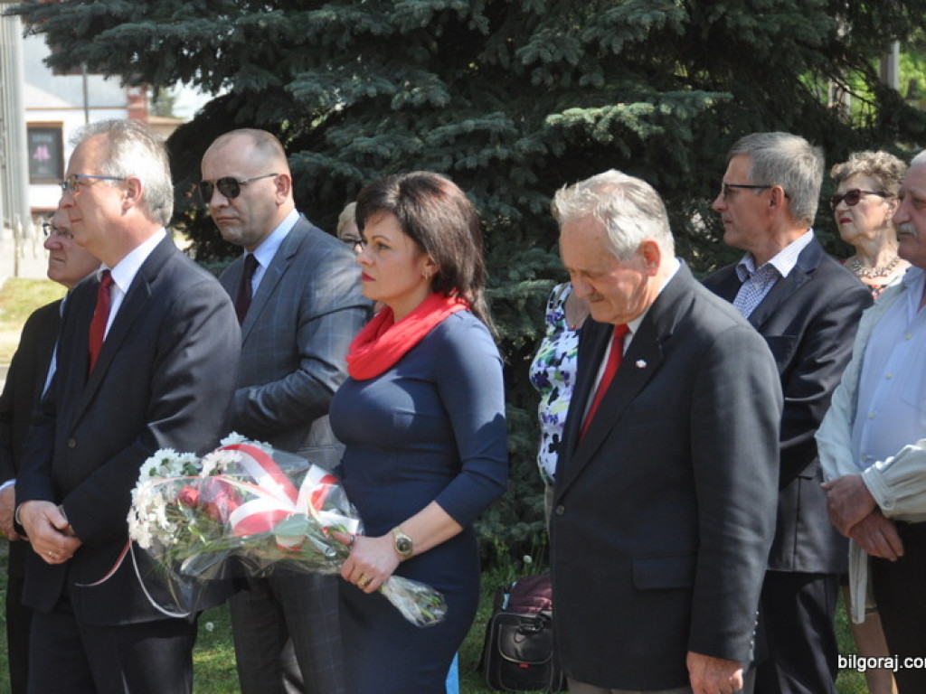 1 Maja Święto Pracy - biłgorajska lewica pod pomnikiem Józefa Dechnika (FOTO)