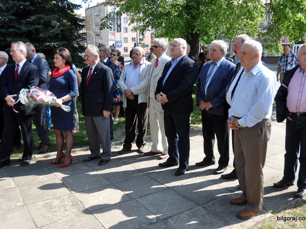 1 Maja Święto Pracy - biłgorajska lewica pod pomnikiem Józefa Dechnika (FOTO)