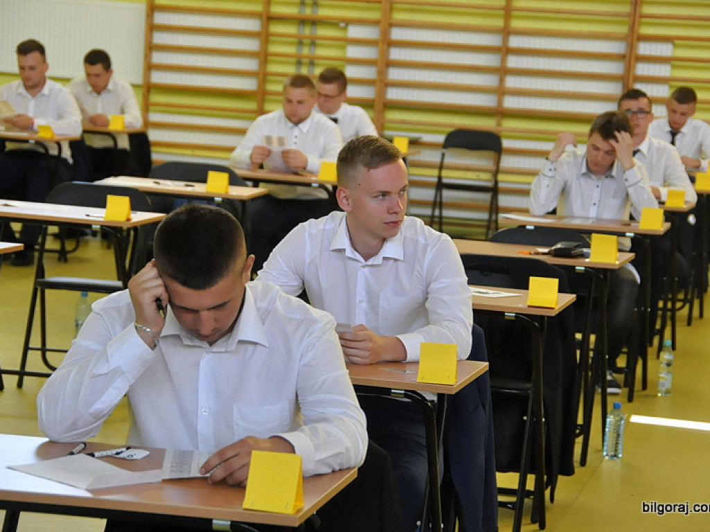 Ruszyły matury. Dziś język polski (FOTO)