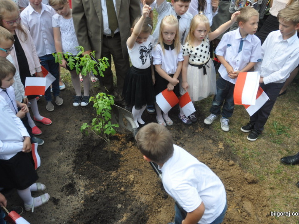 Na pamiątkę 100-lecia odzyskania niepodległości posadzili dąb (FOTO)