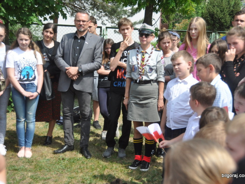 Na pamiątkę 100-lecia odzyskania niepodległości posadzili dąb (FOTO)